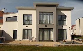 Chambres D'Hotes Dans Maison Contemporaine